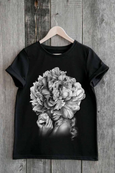 ХИТ продаж: черная футболка с девушкой в цветах Милана