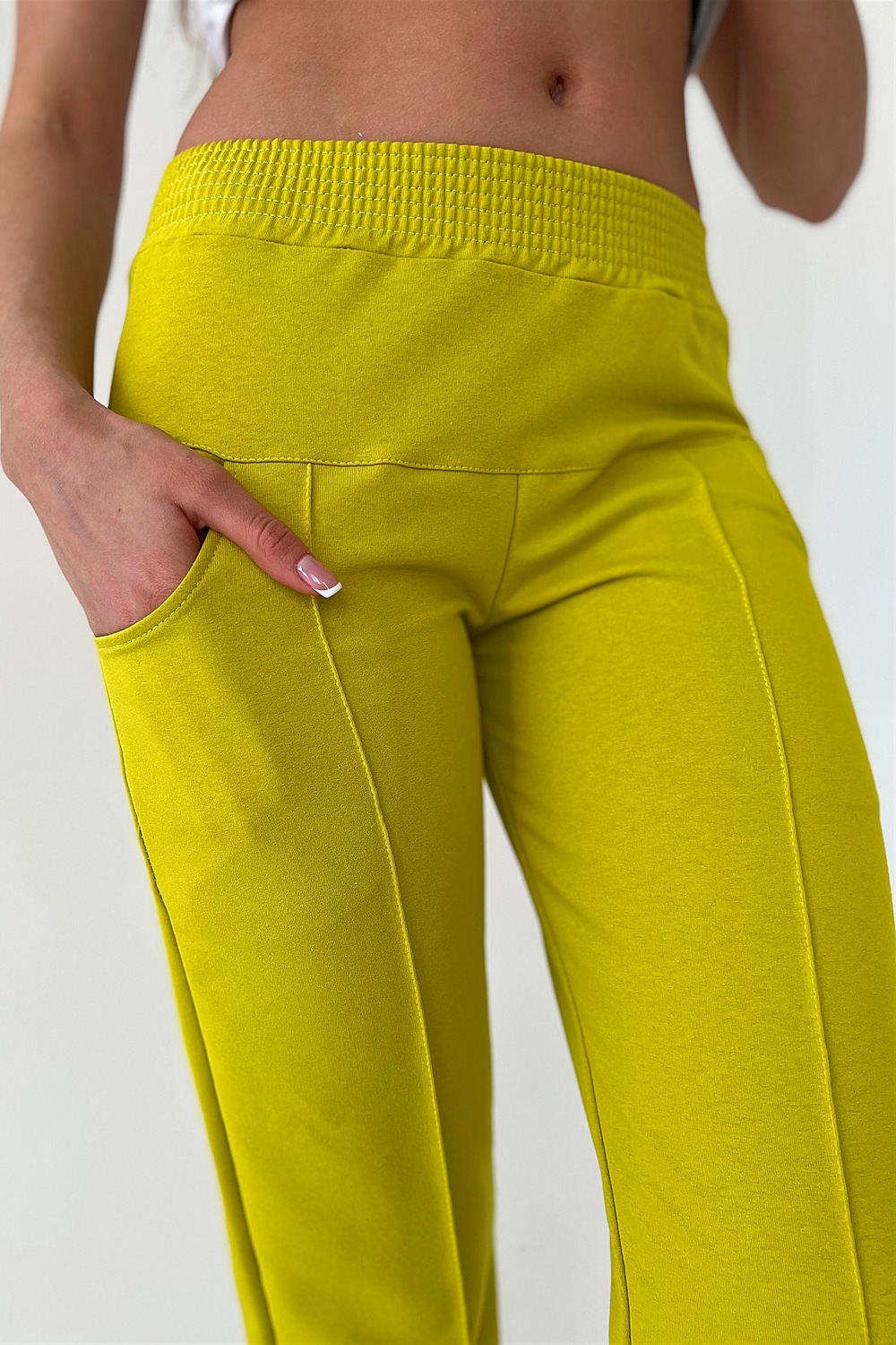 Фото товара 23211, трикотажные брюки фисташкового цвета