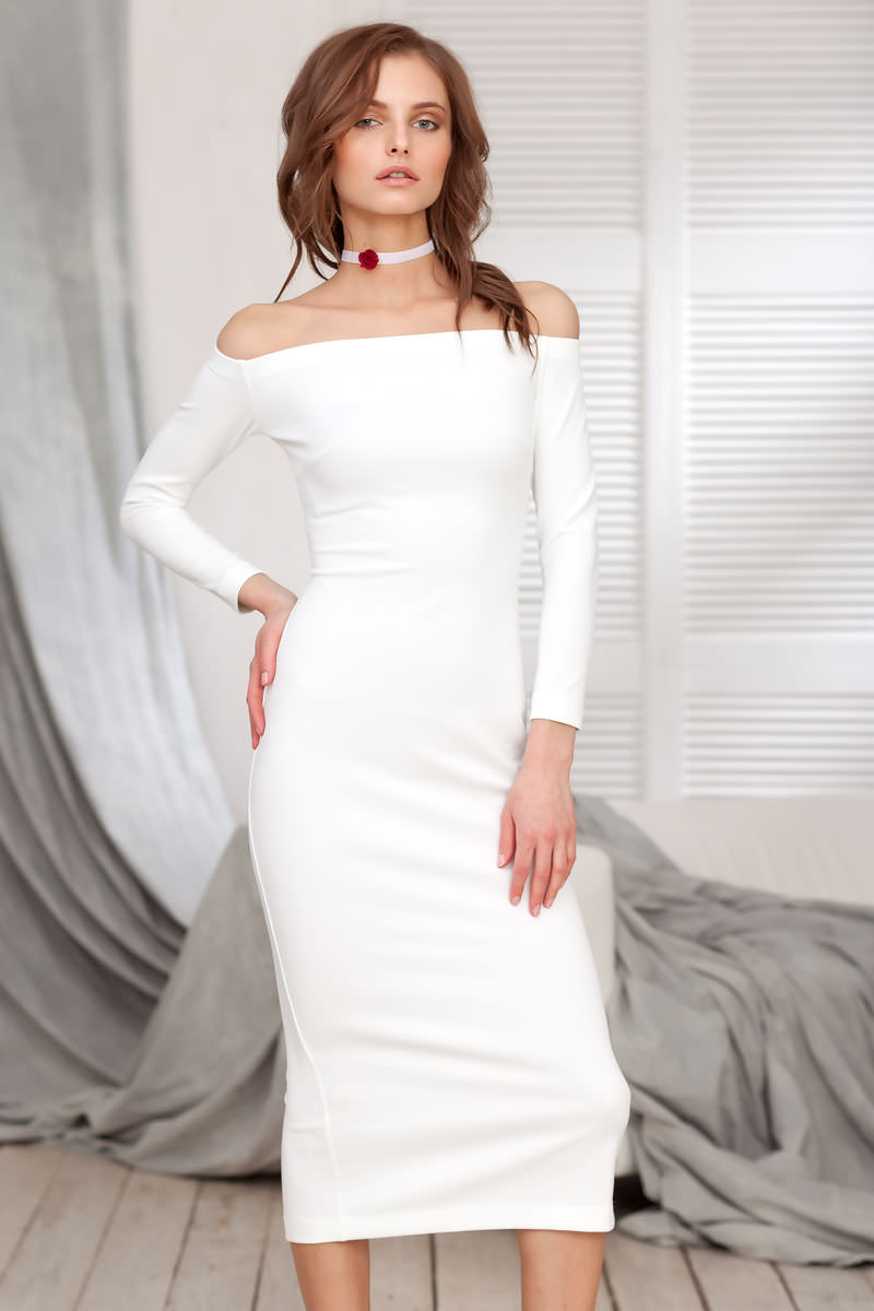 Фото товара 9049, белое платье с открытыми плечами
